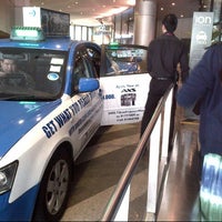 Photo taken at Taxi Stand @ ION Orchard by Heny L. on 10/28/2012