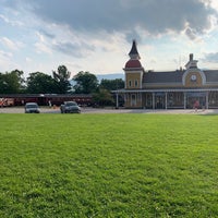 Foto diambil di Conway Scenic Railroad oleh David N. pada 7/6/2021