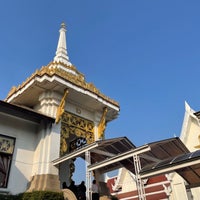 Photo taken at Wat Phra Si Mahathat by Bo A. on 4/20/2024