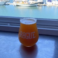 Photo taken at Rogue Ales Brewer&amp;#39;s on the Bay by Richard S. on 4/5/2022