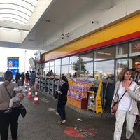 Photo taken at Shell (Nickelsdorf-Nord) by Октай Й. on 8/25/2018
