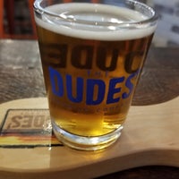 Foto tomada en The Dudes&amp;#39; Brewing Co.  por Ethan D. el 5/30/2019
