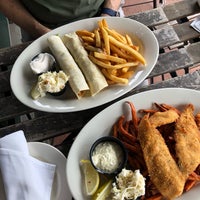 Foto tirada no(a) The Whale&amp;#39;s Tale Oyster Bar, Chowder House &amp;amp; Seafood Grill por Zlata Z. em 7/5/2019