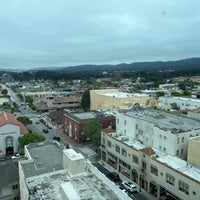 รูปภาพถ่ายที่ Monterey Marriott โดย Jason D. เมื่อ 6/10/2023