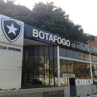Photo taken at Loja Oficial Botafogo by Wellington M. on 12/26/2013