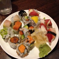 Foto tomada en Kumo Ultimate Sushi Bar &amp;amp; Grill Buffet  por Ernie B. el 7/21/2013
