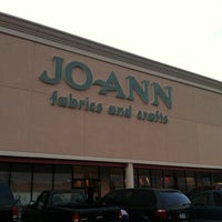 Photo taken at Jo-Ann Fabric and Craft by 💜💜Priscilla💜💜 on 1/28/2013