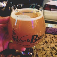 Foto tirada no(a) Vine &amp;amp; Barley por Chris C. em 5/23/2019