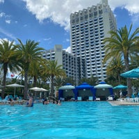 Photo prise au Hilton Orlando Buena Vista Palace Disney Springs Area par ᴡ le5/16/2021