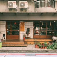 Photo taken at 喜鵲咖啡 Pica Pica Café by 𝕐𝕚𝕔𝕙𝕚𝕟𝕘 ℍ. on 7/10/2022