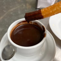 Foto tomada en Chocolatería San Ginés  por 𝕐𝕚𝕔𝕙𝕚𝕟𝕘 ℍ. el 5/25/2023