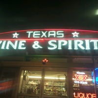 Das Foto wurde bei Texas Wine &amp; Spirits von Akhilesh J. am 8/21/2013 aufgenommen