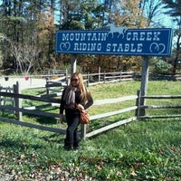 10/13/2012 tarihinde Maureen M.ziyaretçi tarafından Mountain Creek Riding Stables'de çekilen fotoğraf