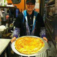 2/11/2013 tarihinde Donna T.ziyaretçi tarafından Crustini Pizza'de çekilen fotoğraf