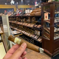 Photo prise au Corona Cigar Company &amp; Drew Estate Lounge par Wes M. le12/23/2021