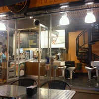 รูปภาพถ่ายที่ Pita &amp;amp; Co โดย Andrés A. เมื่อ 12/4/2012