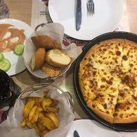 Photo taken at Pizza Hut by Leahmay B. on 5/1/2018