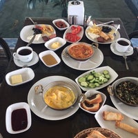 Photo taken at Ayvasıl Liman Restaurant by Kavin🐝 on 8/31/2019