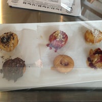 7/15/2014에 Fei J.님이 Carvin&#39;s Mini Donuts에서 찍은 사진