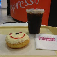 Photo taken at Dunkin&amp;#39; Donuts by Dai S. on 1/15/2013