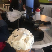 5/22/2017에 Arj S.님이 Hartzell&amp;#39;s Ice Cream에서 찍은 사진