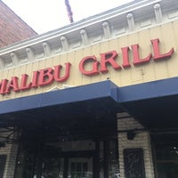 รูปภาพถ่ายที่ Malibu Grill โดย Arj S. เมื่อ 5/20/2017