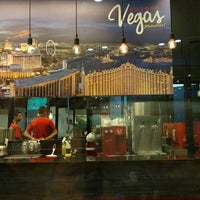 Foto scattata a Burger Vegas da Rodolfo D. il 9/14/2016