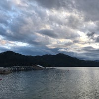 Photo taken at Bridge Bay at Shasta Lake by lynnder on 4/10/2017