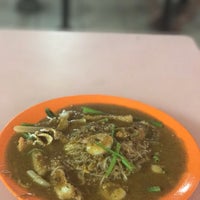 Photo taken at Centre Satay Bee Hoon by lynnder on 12/7/2016