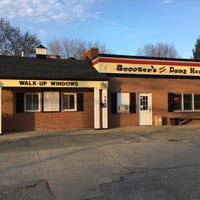 Photo taken at Scooter&amp;#39;s World Famous Dawg House by Eddie B. on 3/23/2017
