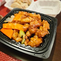 Das Foto wurde bei Five Spice Asian Cuisine von Kristina am 12/28/2023 aufgenommen