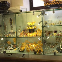 Photo taken at Amber Museum-Gallery by Isara R. on 9/18/2017