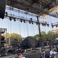 Foto tirada no(a) Red Hat Amphitheater por james t. em 4/28/2022