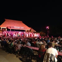 Foto tirada no(a) Paradise Cove Luau por Sut-Mie G. em 5/24/2013