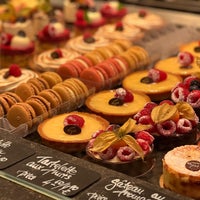 Photo taken at épi boulangerie &amp;amp; pâtisserie by Olav A. W. on 4/9/2022