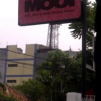 Photo taken at Mooi Beauty Salon &amp; Day Spa by Velutine S. on 11/1/2012