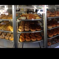 รูปภาพถ่ายที่ All Stars Donuts โดย Kevin ⚡. เมื่อ 5/3/2013