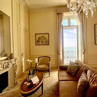 Foto diambil di Hôtel du Palais oleh Stefan G. pada 4/11/2024