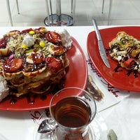 Снимок сделан в Waffle Aşkı Plus CAFE пользователем Sefika E. 4/19/2014