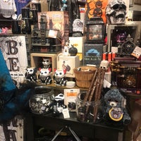 Photo taken at Cracker Barrel Old Country Store by Robin P. on 8/4/2019