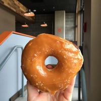 3/20/2016에 Jenn 😺 W.님이 Sugar Shack Donuts &amp;amp; Coffee에서 찍은 사진