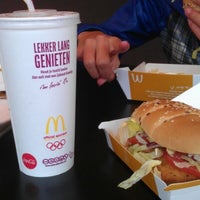 Foto diambil di McDonald&#39;s oleh Dario H. pada 10/3/2012