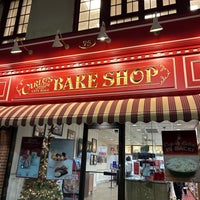 Foto diambil di Carlo&amp;#39;s Bake Shop oleh Dolly C. pada 1/6/2023