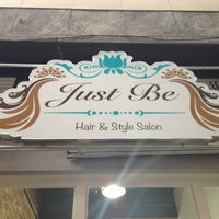 Photo prise au Just Be Hair &amp;amp; Style Salon par Charly G. le7/19/2013