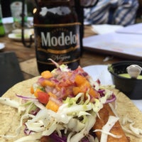 รูปภาพถ่ายที่ La Baja Tacos โดย Charly G. เมื่อ 2/25/2017