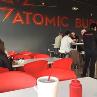 Foto tomada en Atomic Burger  por AKB el 2/24/2018