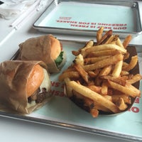 5/17/2016にAKBがAtomic Burgerで撮った写真
