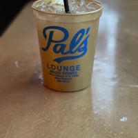 Foto tomada en Pal&amp;#39;s Lounge  por AKB el 8/10/2021