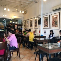 9/16/2018 tarihinde thalia k.ziyaretçi tarafından Dong Po Colonial Cafe | 東坡茶室'de çekilen fotoğraf