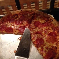 5/14/2013にJavier R.がNikolas Pizzaで撮った写真